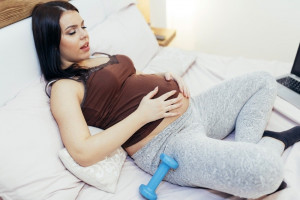 exercise-warning-signs-pregnant-woman-bed-weight | American Pregnancy Association